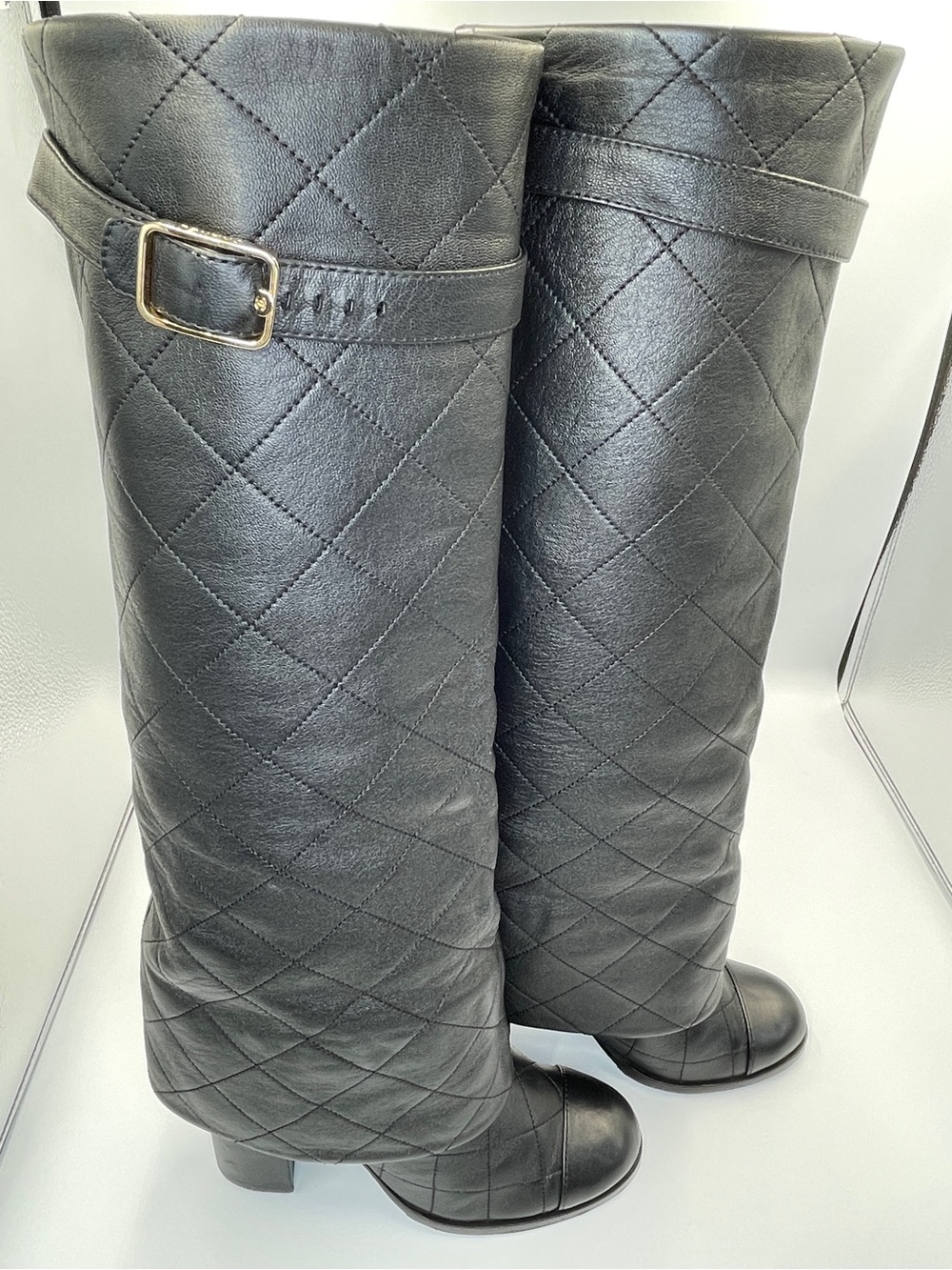 Rare Runway Chanel Black Quilted Knee-High Women's Leather Boots - Picture 4 of 13